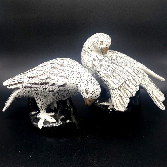 VTG Kinder Harris Hand painted Set (2) Porcelain Doves. HFP Macau. White w/ Gold